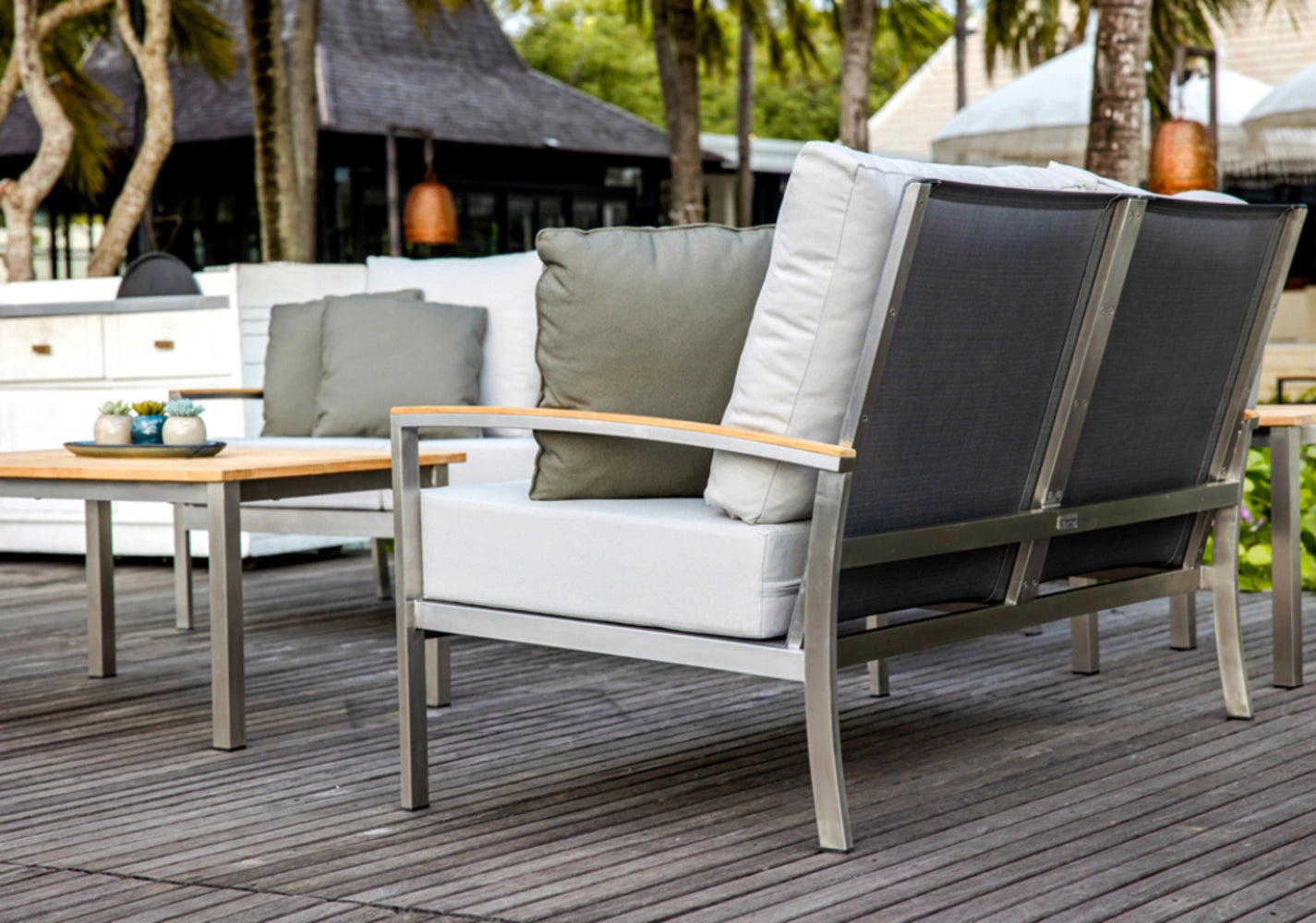 Avanti Loveseat view 26
