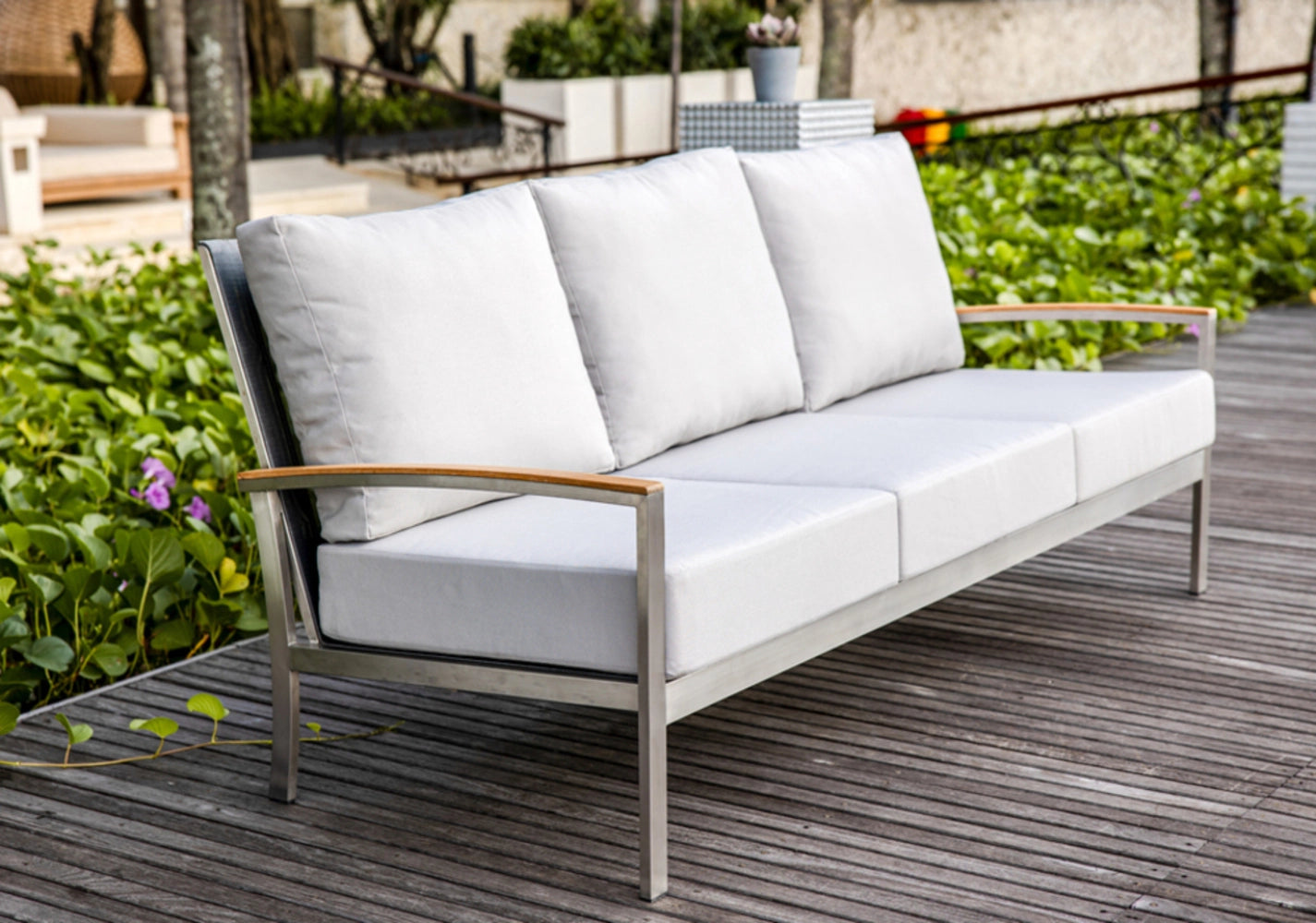 Avanti Sofa view 12