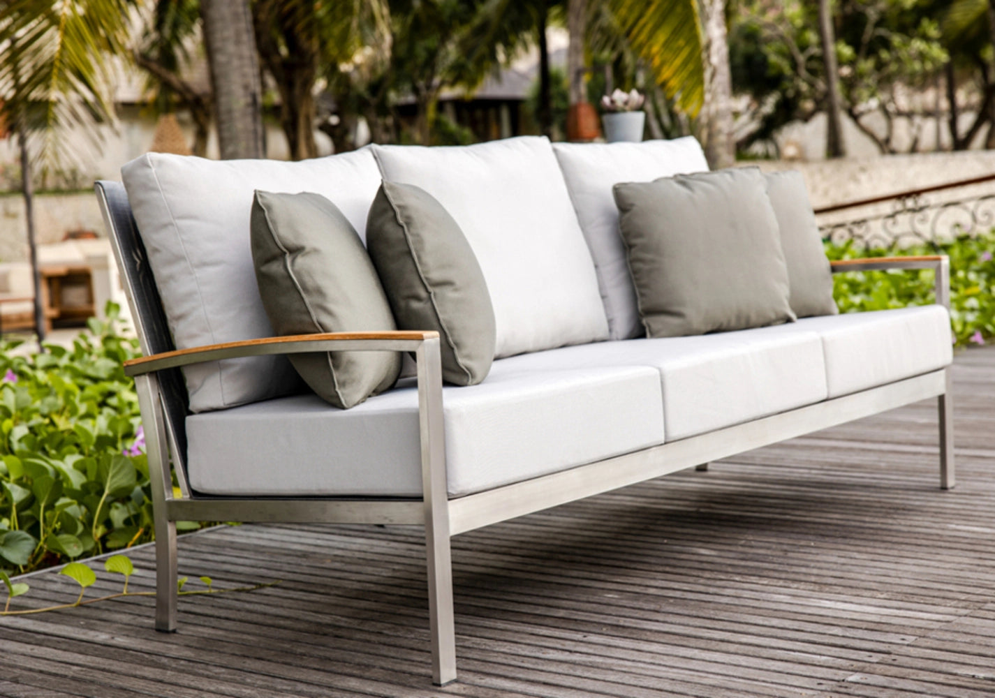 Avanti Sofa view 14