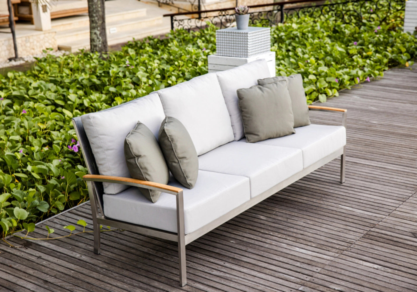 Avanti Sofa view 15