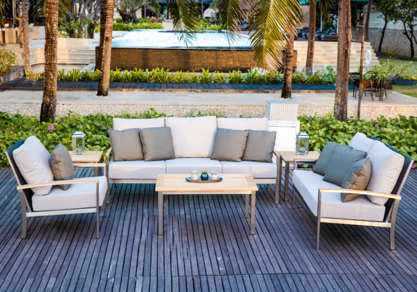 Avanti Sofa view 25