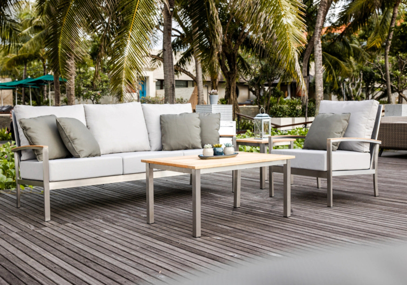 Avanti Sofa view 28