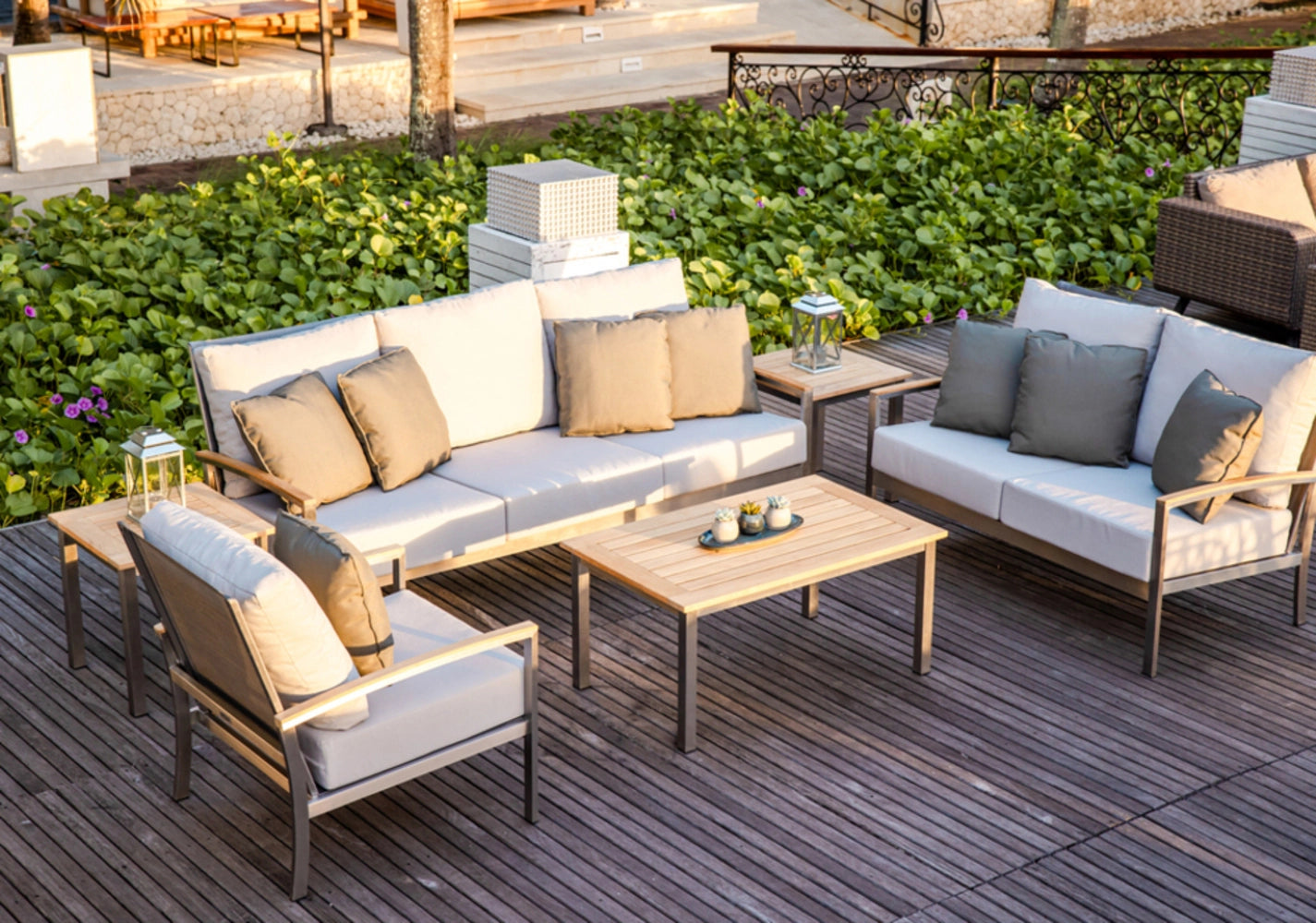 Avanti Sofa view 31