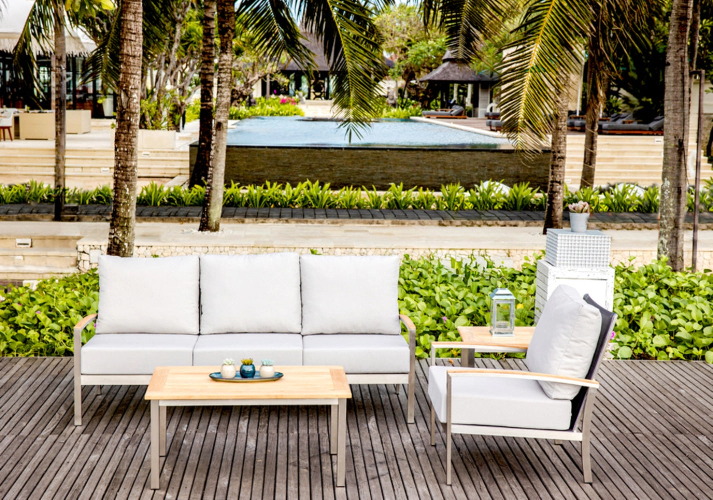 Avanti Sofa view 32