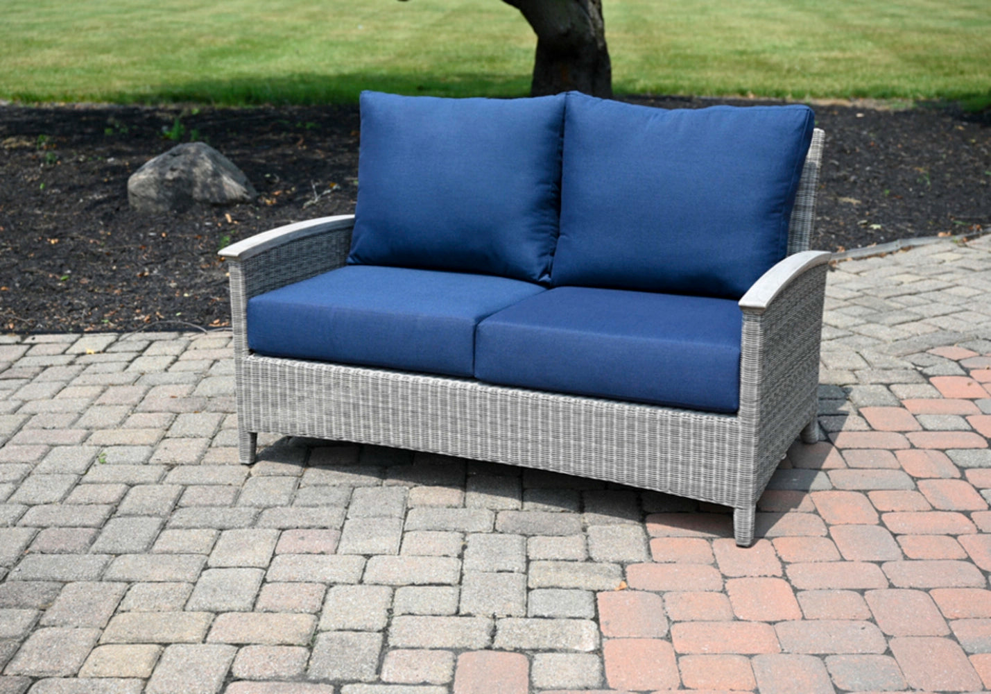 Bella Loveseat view 19