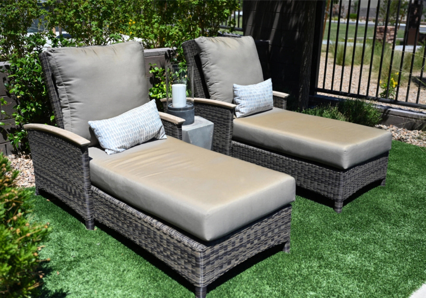 Bella Chaise Lounge view 19