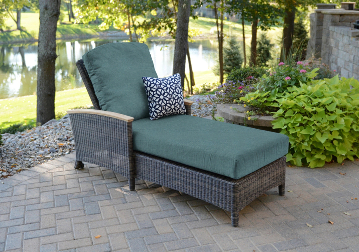 Bella Chaise Lounge view 25