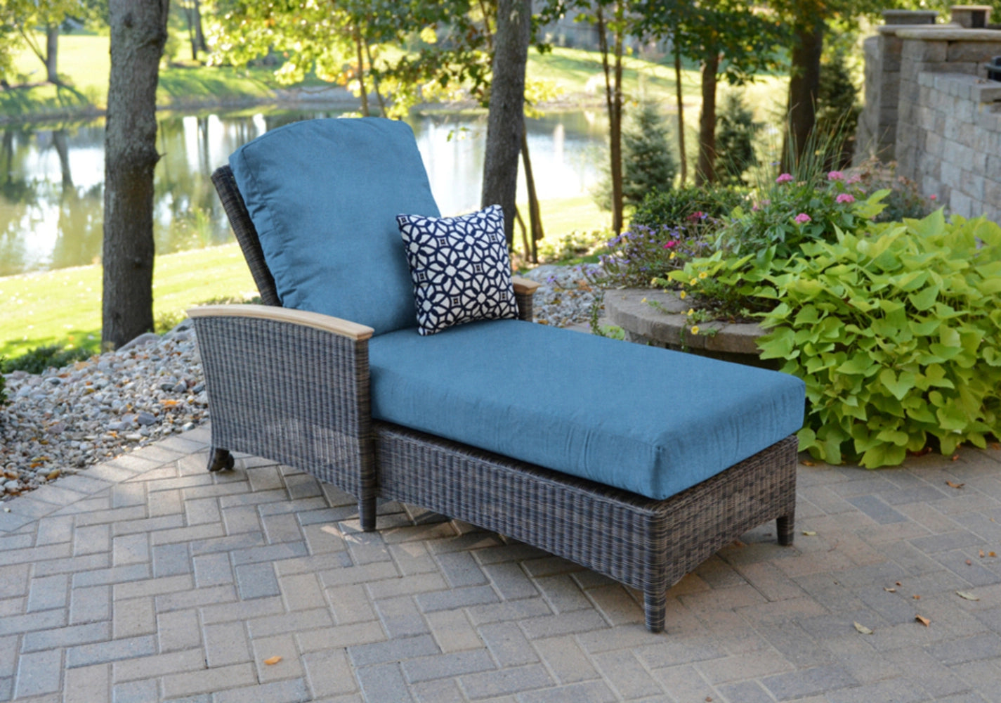 Bella Chaise Lounge view 29