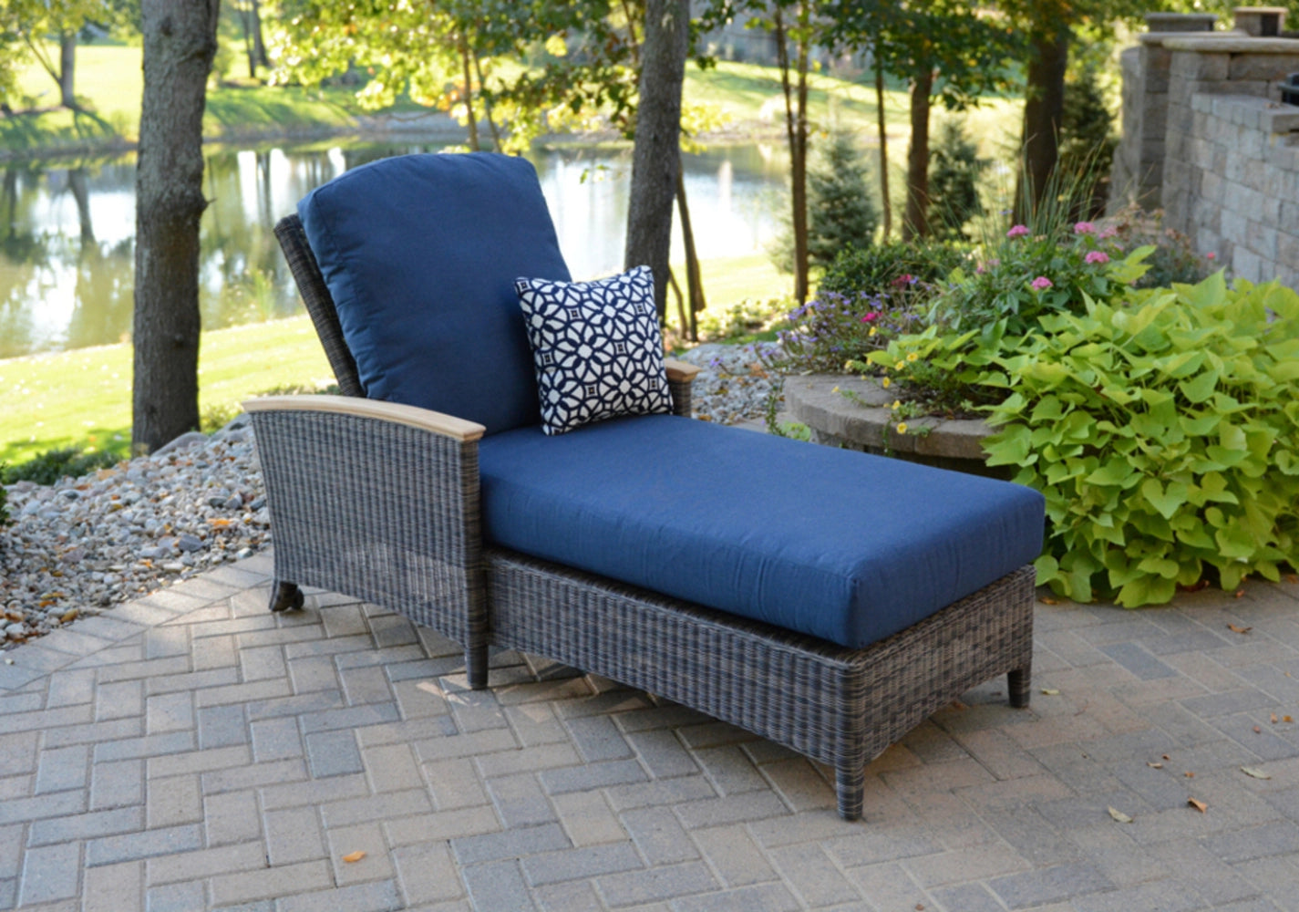 Bella Chaise Lounge view 31