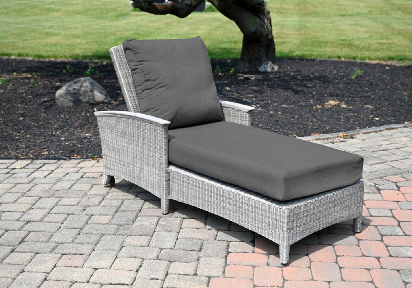 Bella Chaise Lounge view 33