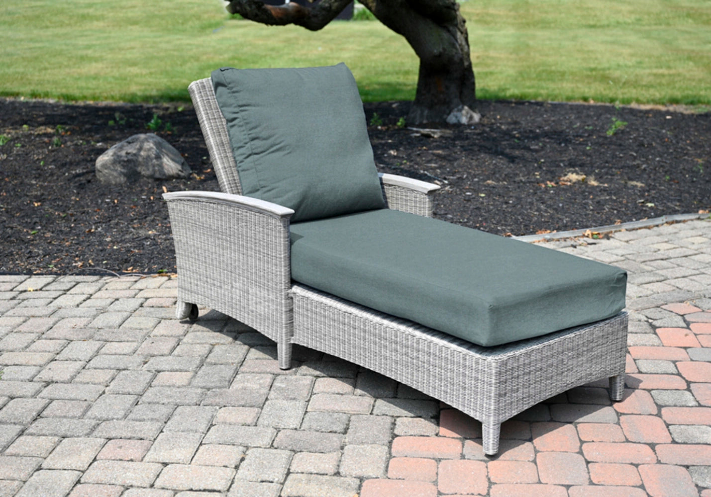 Bella Chaise Lounge view 34