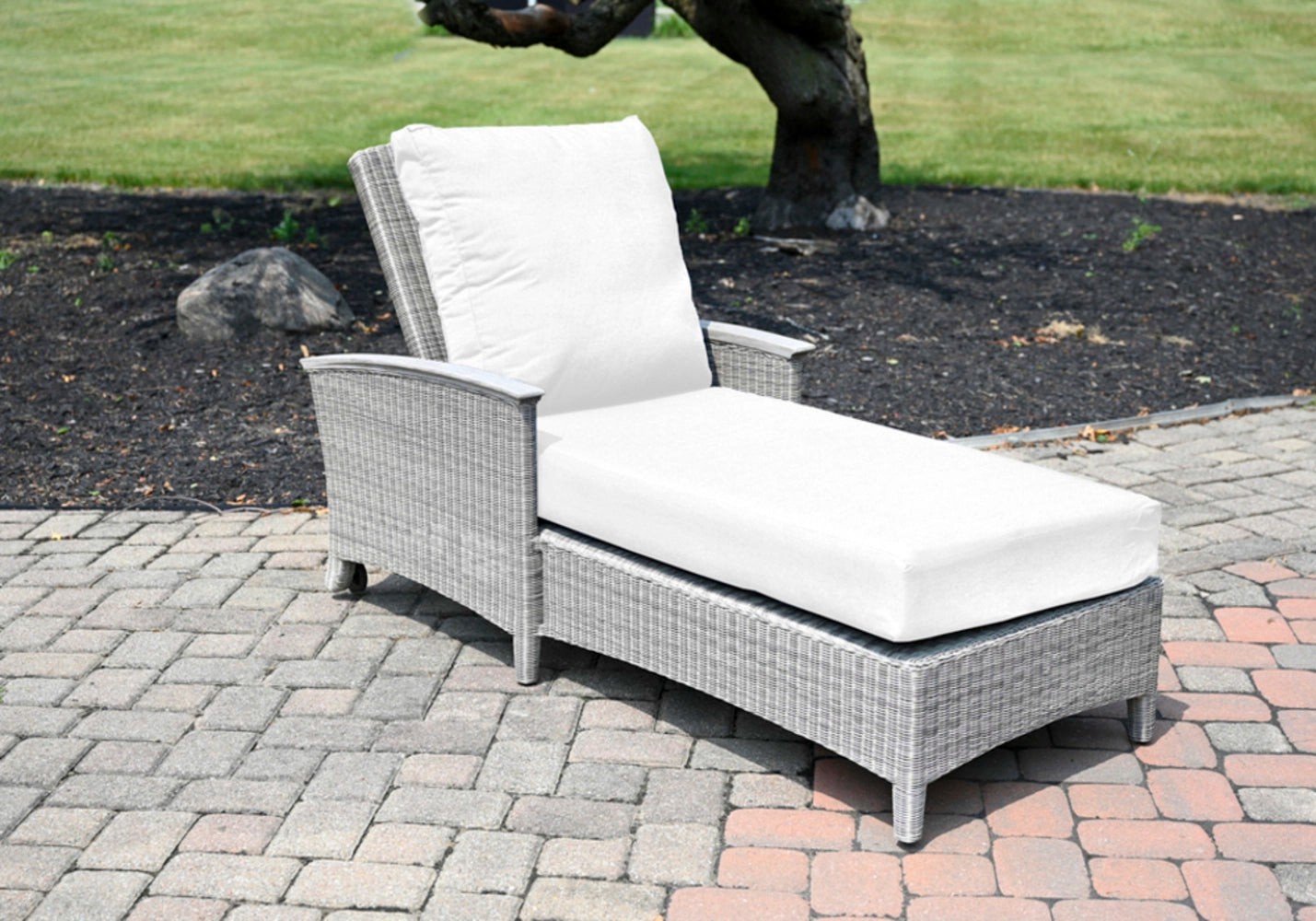 Bella Chaise Lounge view 36