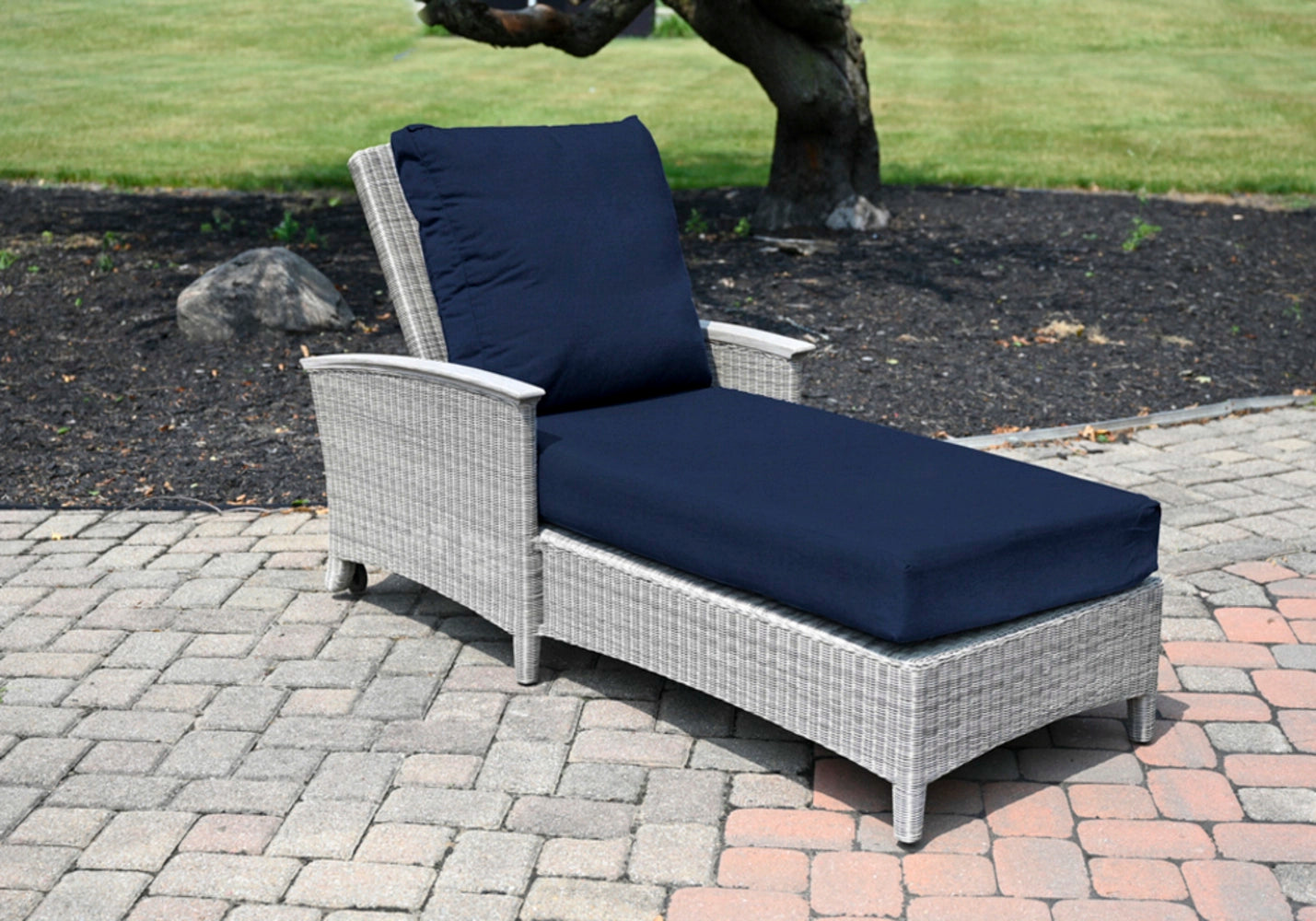 Bella Chaise Lounge view 37