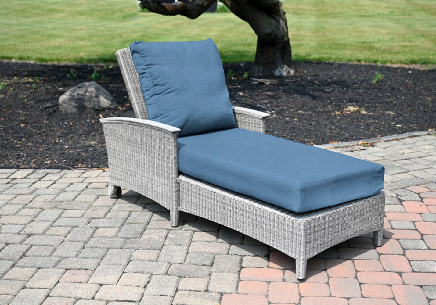 Bella Chaise Lounge view 38