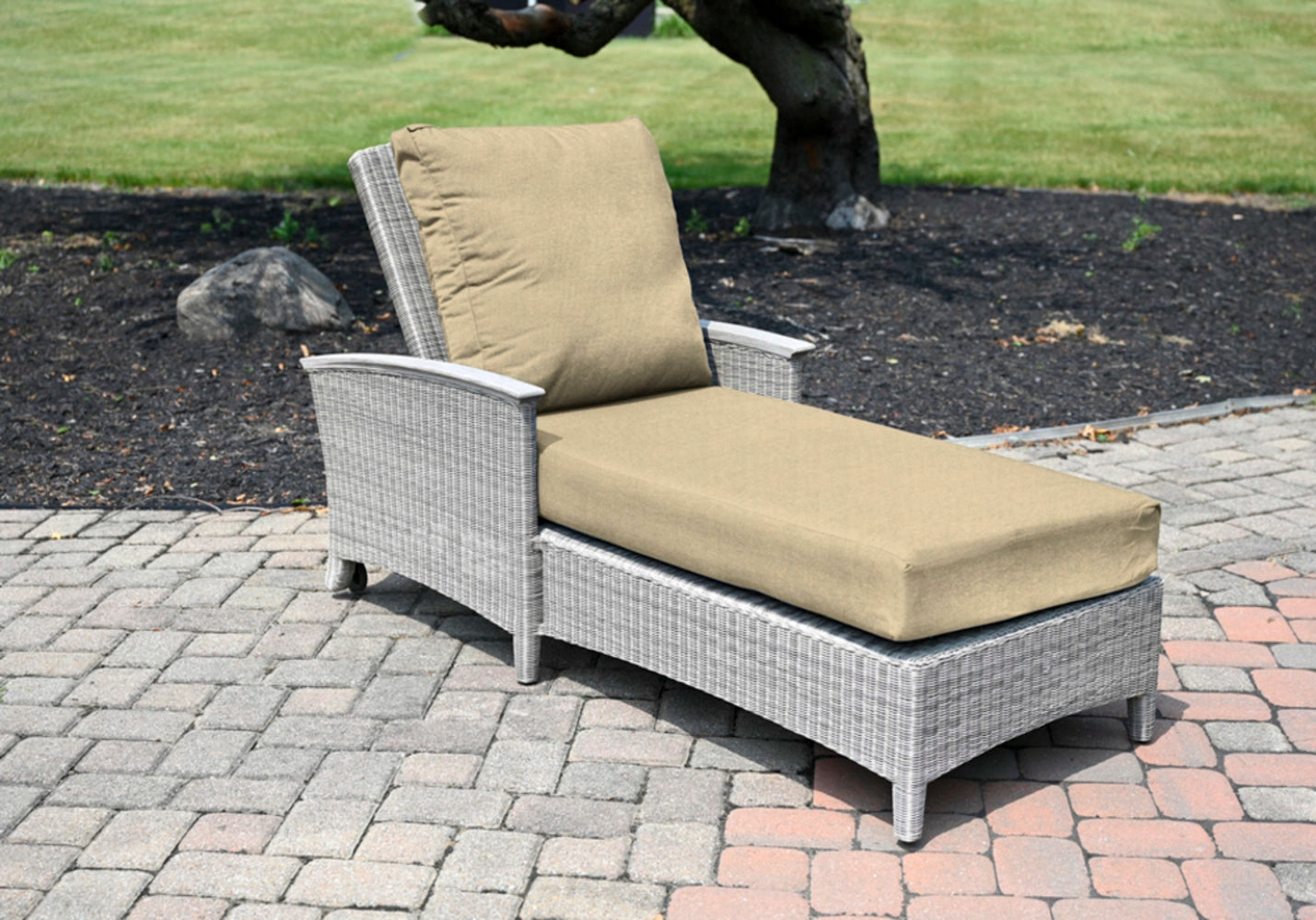 Bella Chaise Lounge view 41