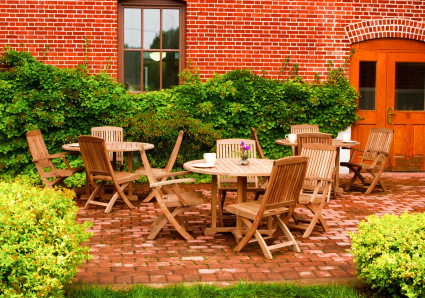 Oxford 42" Round Dining Table view 2