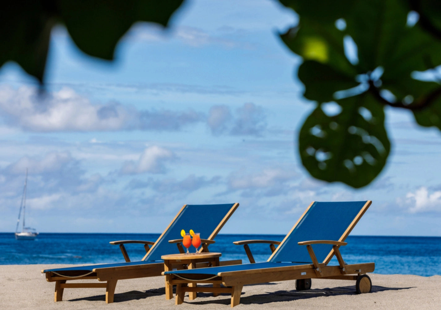 Riviera Chaise Lounge view 12