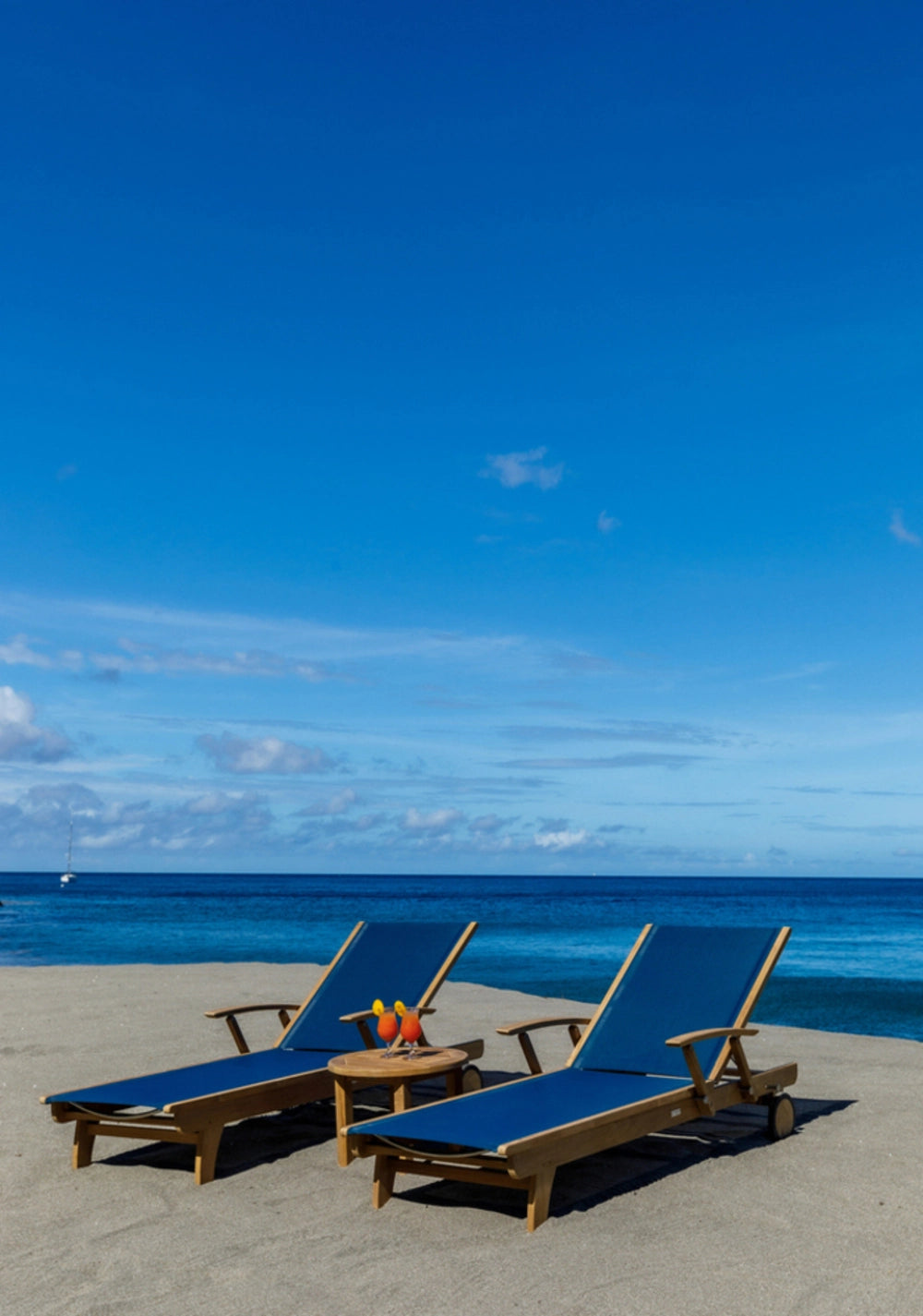 Riviera Chaise Lounge view 17