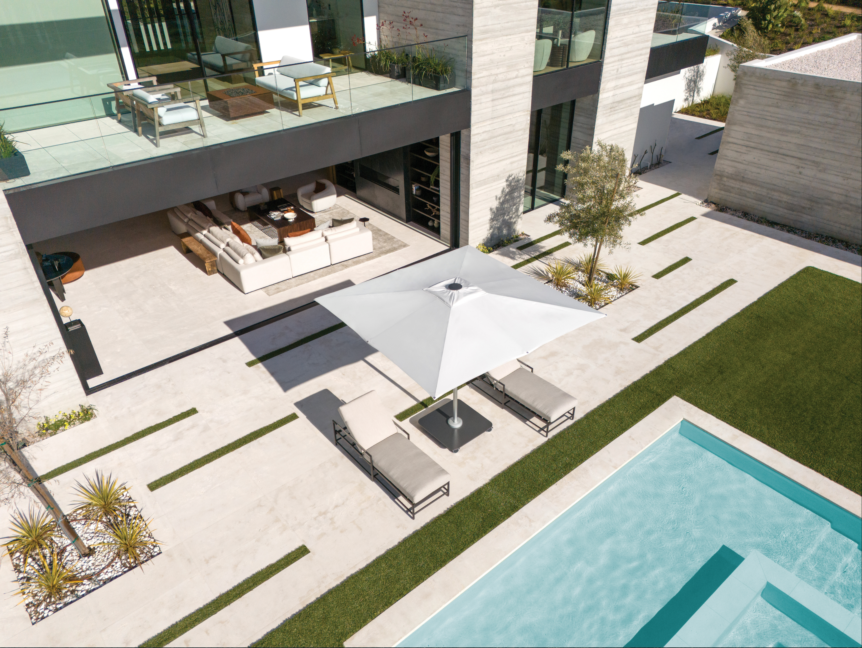 Pietra Chaise Lounge