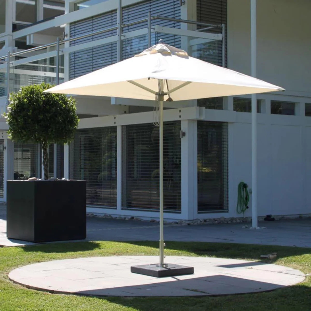 Hurricane 6.5' x 10' Rectangular Aluminum Market Umbrella 3