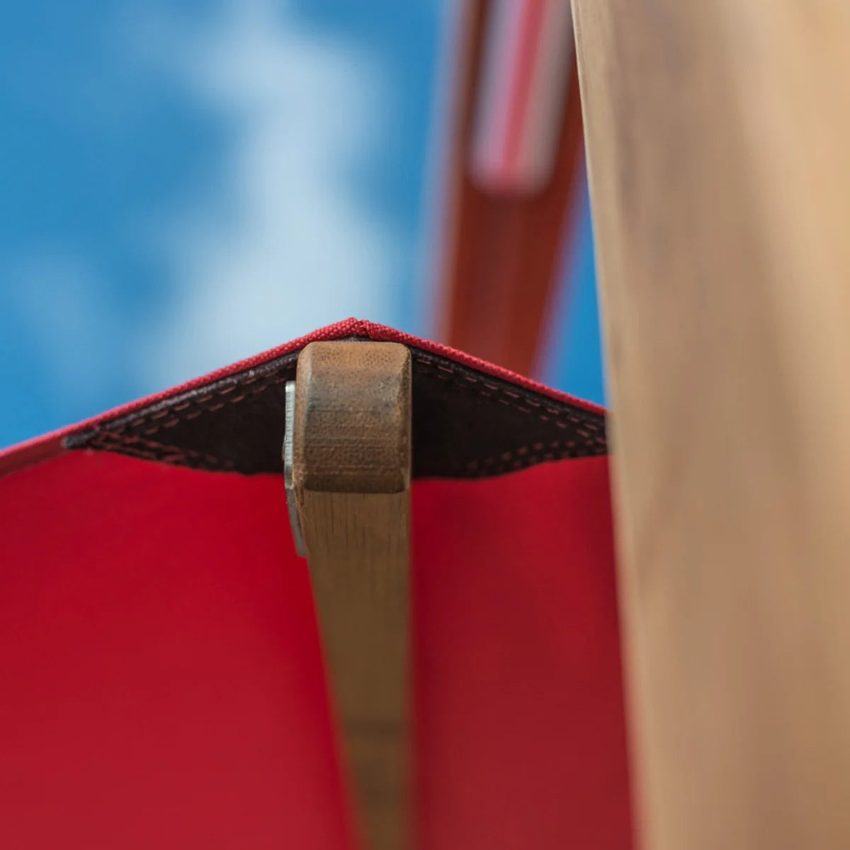 Sirocco 10' Round Bamboo Cantilever Umbrella 14