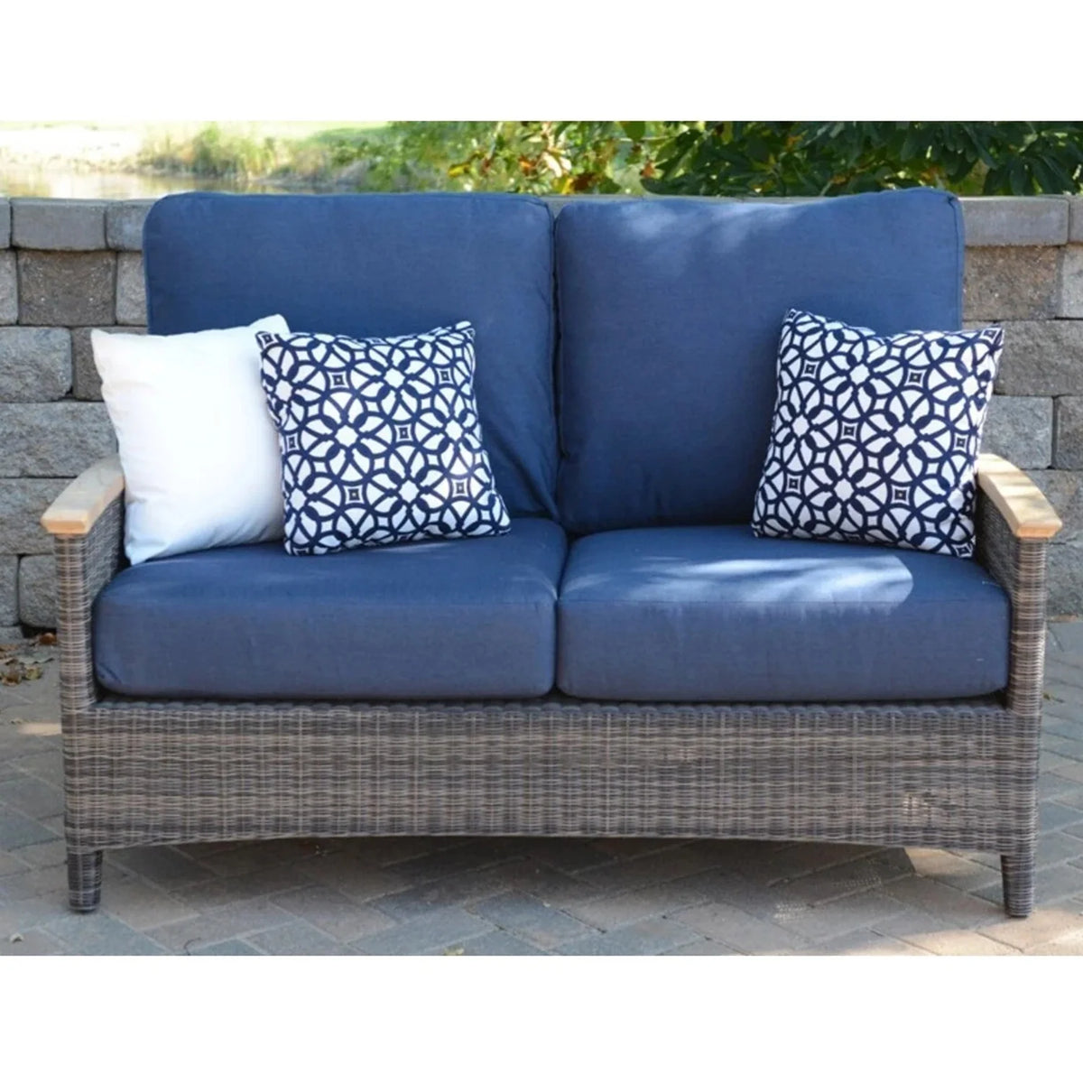 Bella Loveseat 47